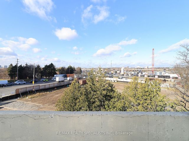 411 - 1705 Mccowan Rd