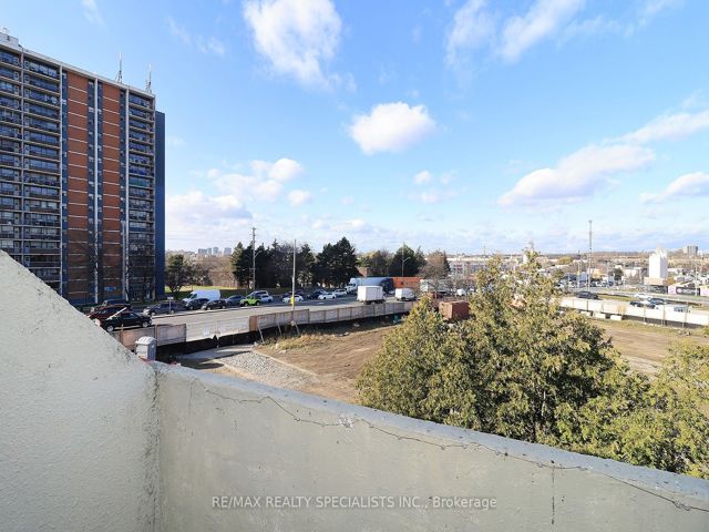 411 - 1705 Mccowan Rd