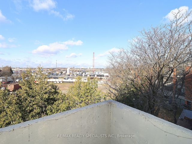 411 - 1705 Mccowan Rd