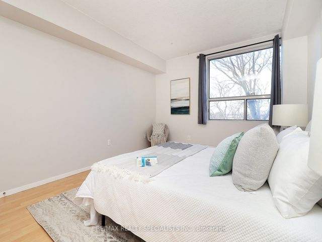 411 - 1705 Mccowan Rd