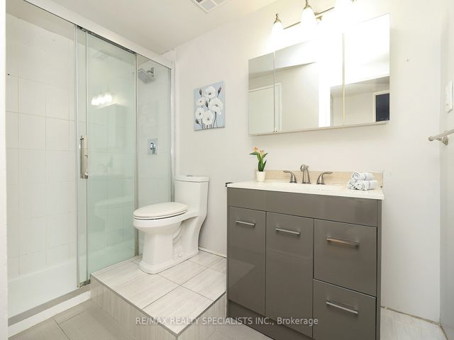 411 - 1705 Mccowan Rd