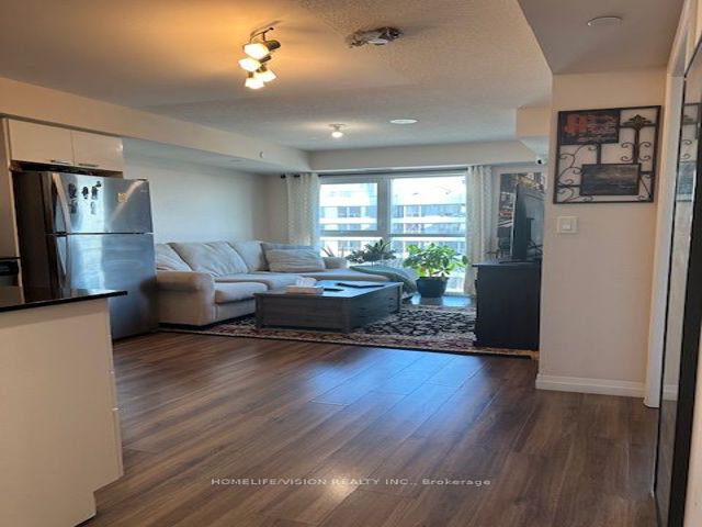 1204 - 2152 Lawrence Ave