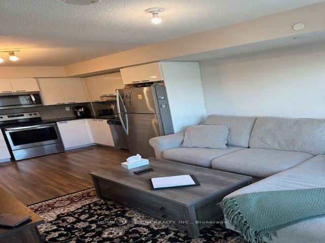1204 - 2152 Lawrence Ave