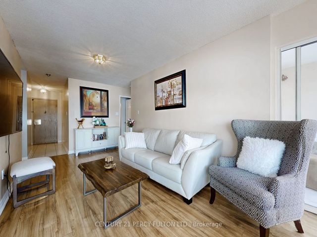 701 - 3233 Eglinton Ave E