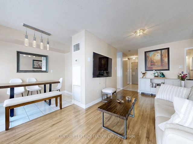701 - 3233 Eglinton Ave E