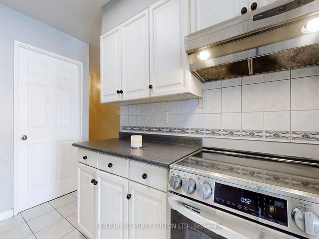 701 - 3233 Eglinton Ave E