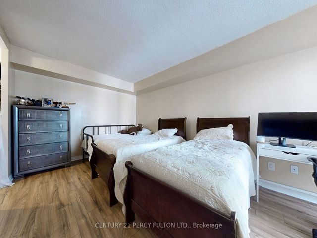 701 - 3233 Eglinton Ave E