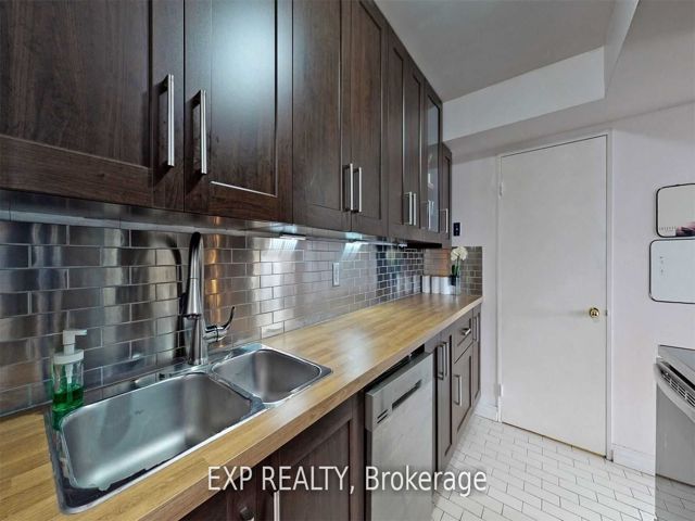 1213 - 330 Mccowan Rd