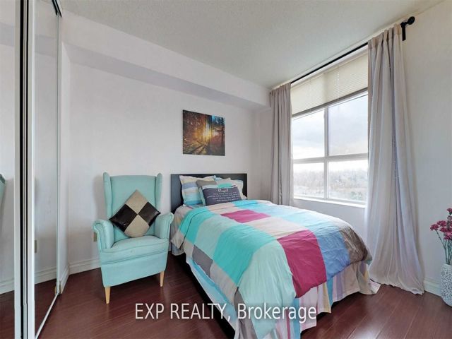 1213 - 330 Mccowan Rd