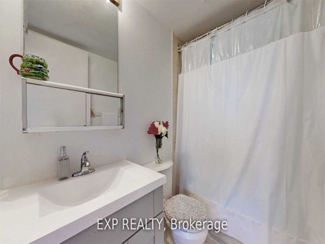 1213 - 330 Mccowan Rd