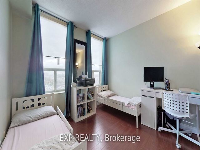 1213 - 330 Mccowan Rd