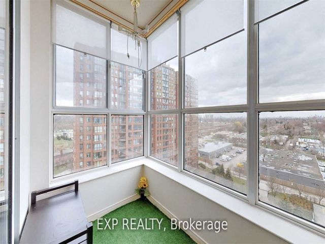 1213 - 330 Mccowan Rd