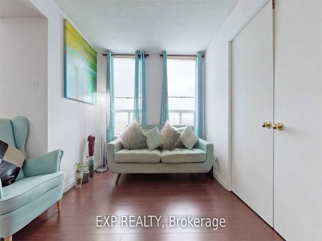 1213 - 330 Mccowan Rd