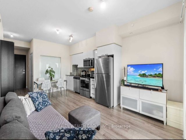 907 - 2150 Lawrence Ave