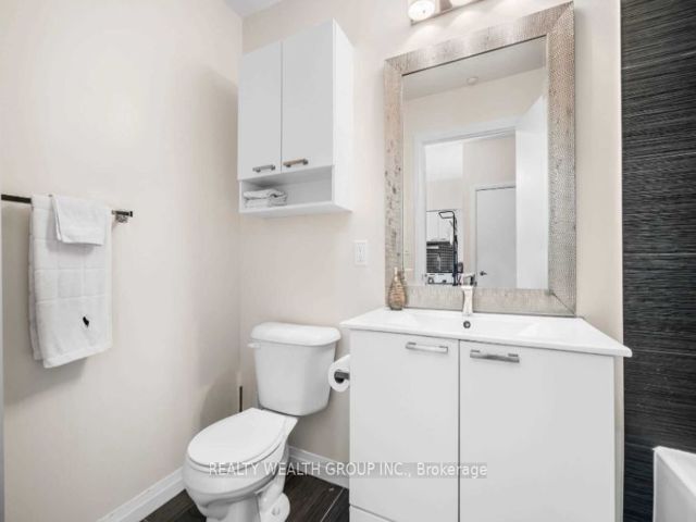 907 - 2150 Lawrence Ave