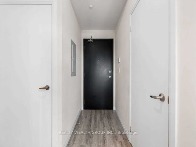 907 - 2150 Lawrence Ave