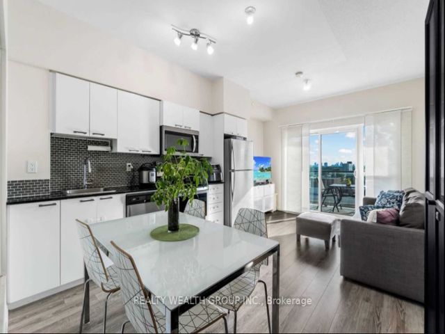 907 - 2150 Lawrence Ave