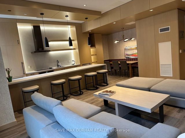 616 - 2369 Danforth Ave