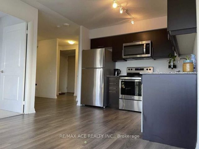 903 - 30 Meadowglen Pl