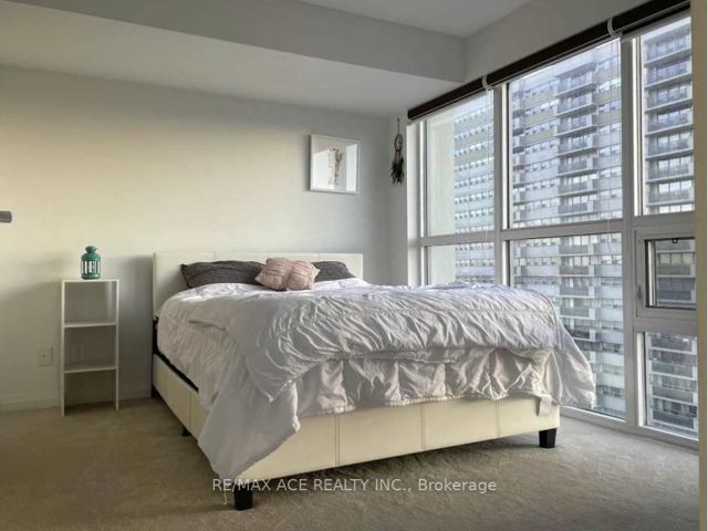 903 - 30 Meadowglen Pl