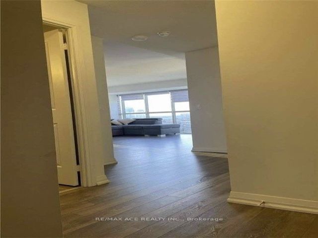 903 - 30 Meadowglen Pl