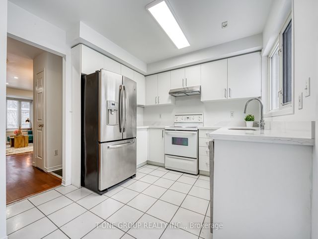 903 - 19 Rosebank Dr
