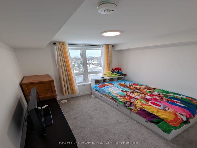 112 - 3686 St Clair Ave E