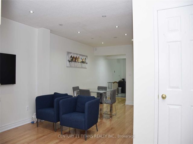 1702 - 29 Rosebank Dr