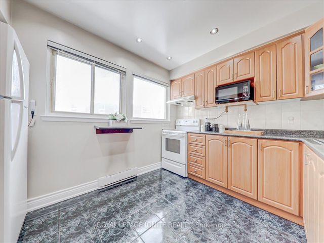 4 - 120 Murison Blvd