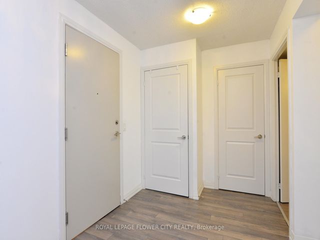 1003 - 30 Meadowglen Pl