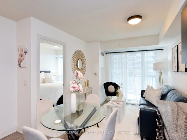 1003 - 30 Meadowglen Pl