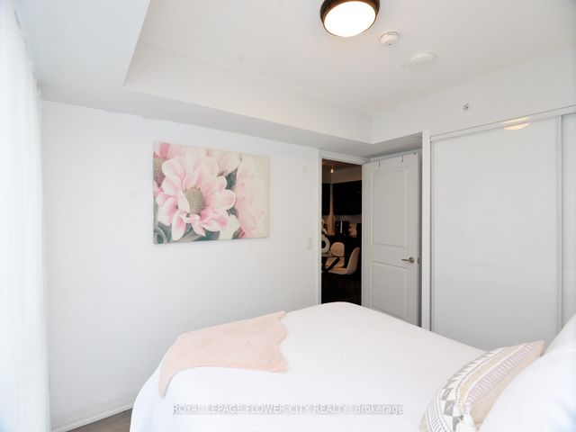 1003 - 30 Meadowglen Pl