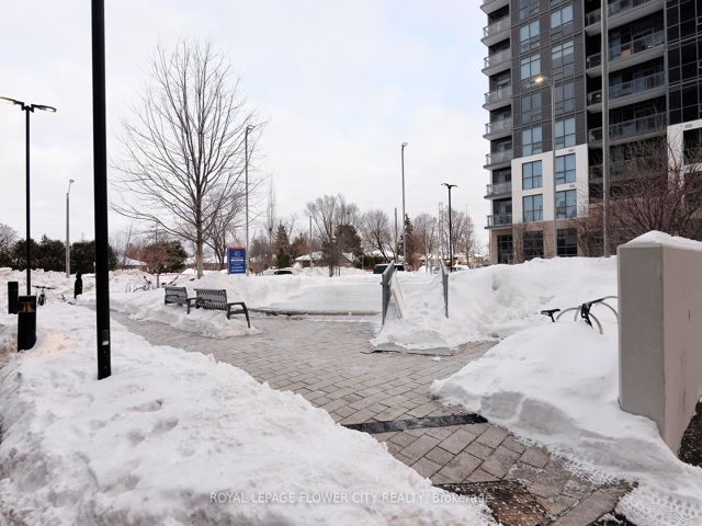 1003 - 30 Meadowglen Pl
