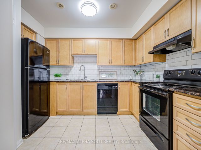 15 - 30 Mendelssohn St