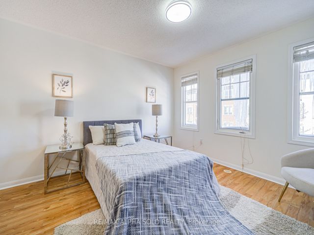 15 - 30 Mendelssohn St