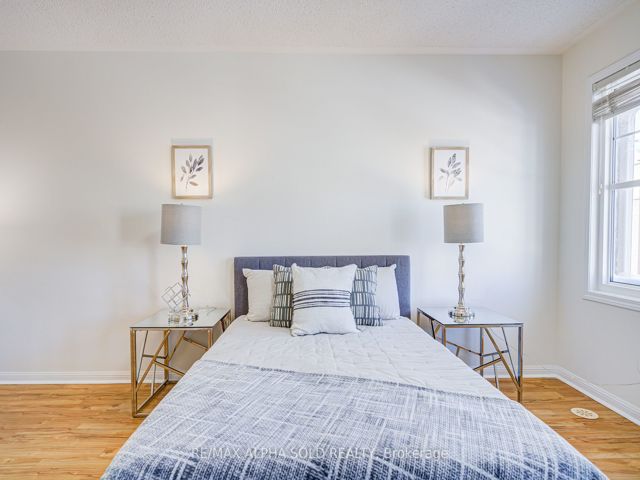15 - 30 Mendelssohn St
