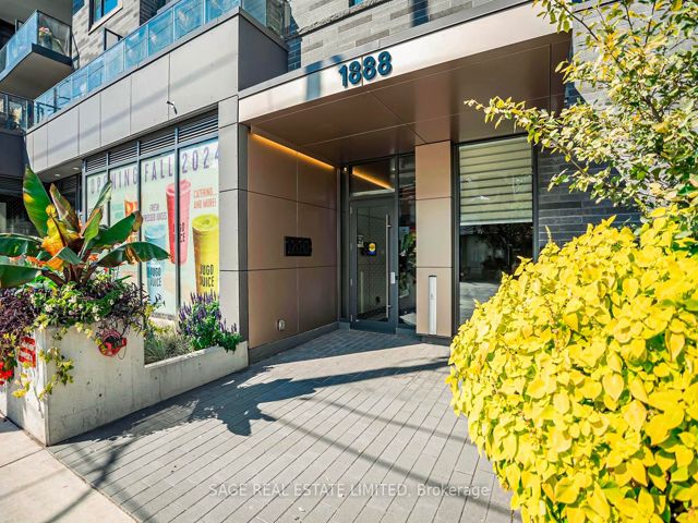 206 - 1888 Queen St E
