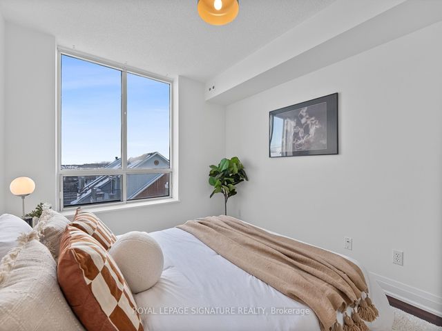 402 - 1797 Queen St E