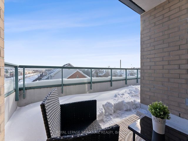 402 - 1797 Queen St E