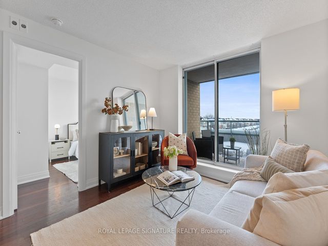 402 - 1797 Queen St E