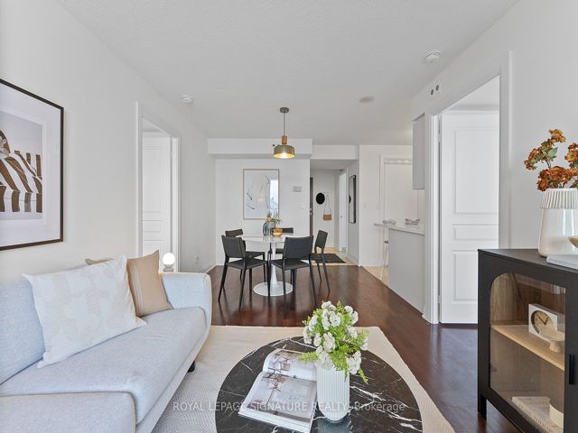 402 - 1797 Queen St E