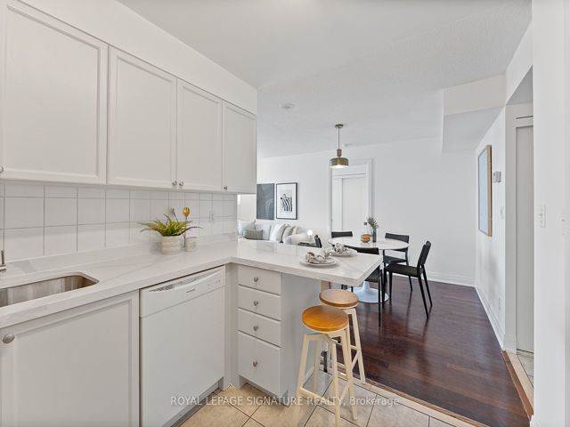 402 - 1797 Queen St E