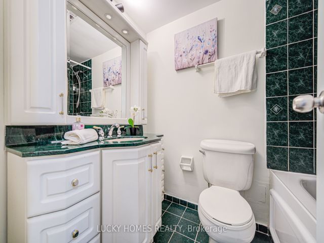 401 - 3311 Kingston Rd