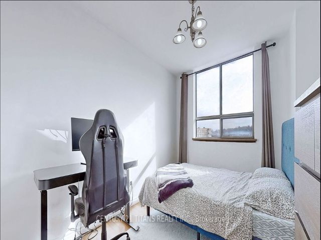 718 - 180 Markham Rd