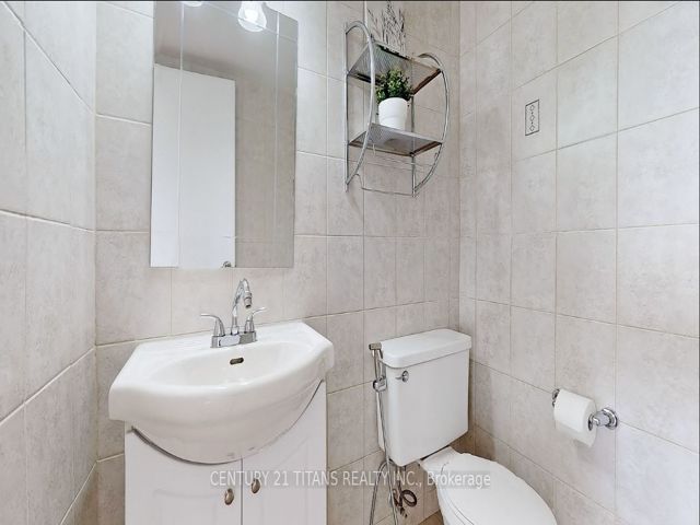 718 - 180 Markham Rd