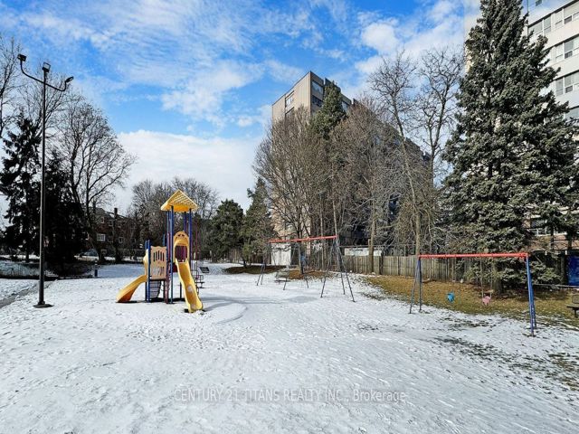 718 - 180 Markham Rd