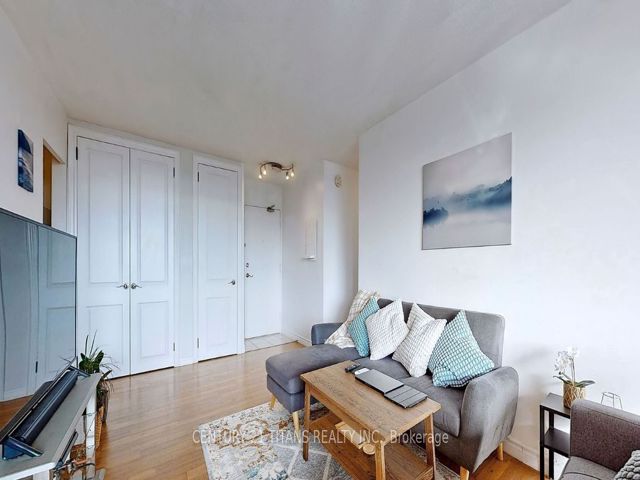718 - 180 Markham Rd