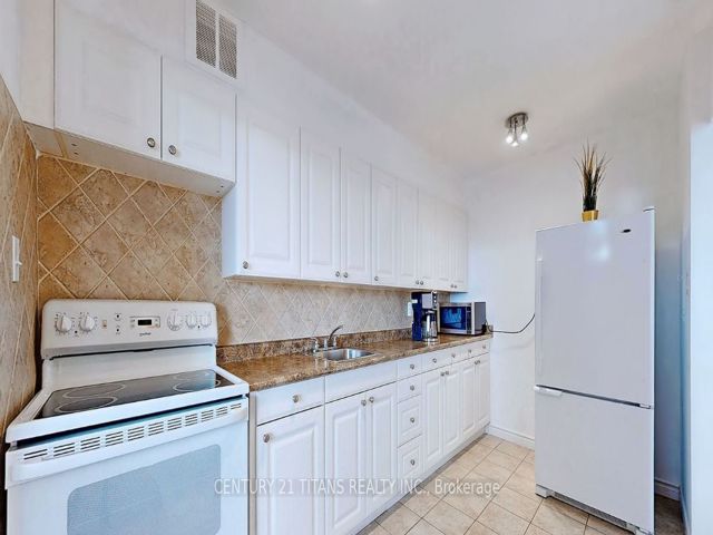 718 - 180 Markham Rd