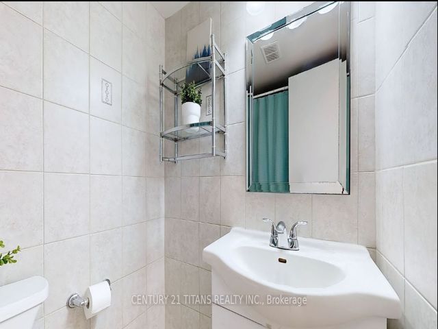 718 - 180 Markham Rd