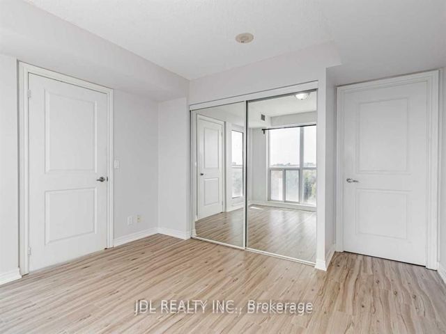 902 - 50 Town Centre Crt